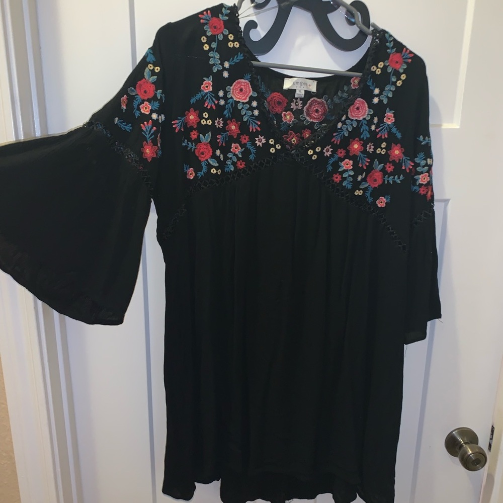 XL umgee dress black with flowers